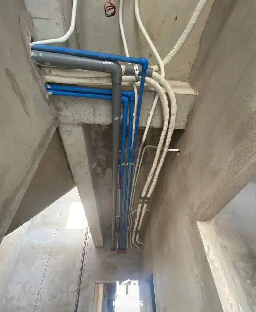 Công tác lắp đặt ống cấp thoát nước và điện lạnh ngăn nắp và đúng kỹ thuật